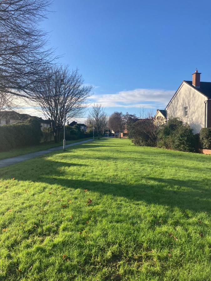 Vila Entire Terraced Two Story Redbrick House With Parking In Secluded Cul De Sac Dublin Exteriér fotografie